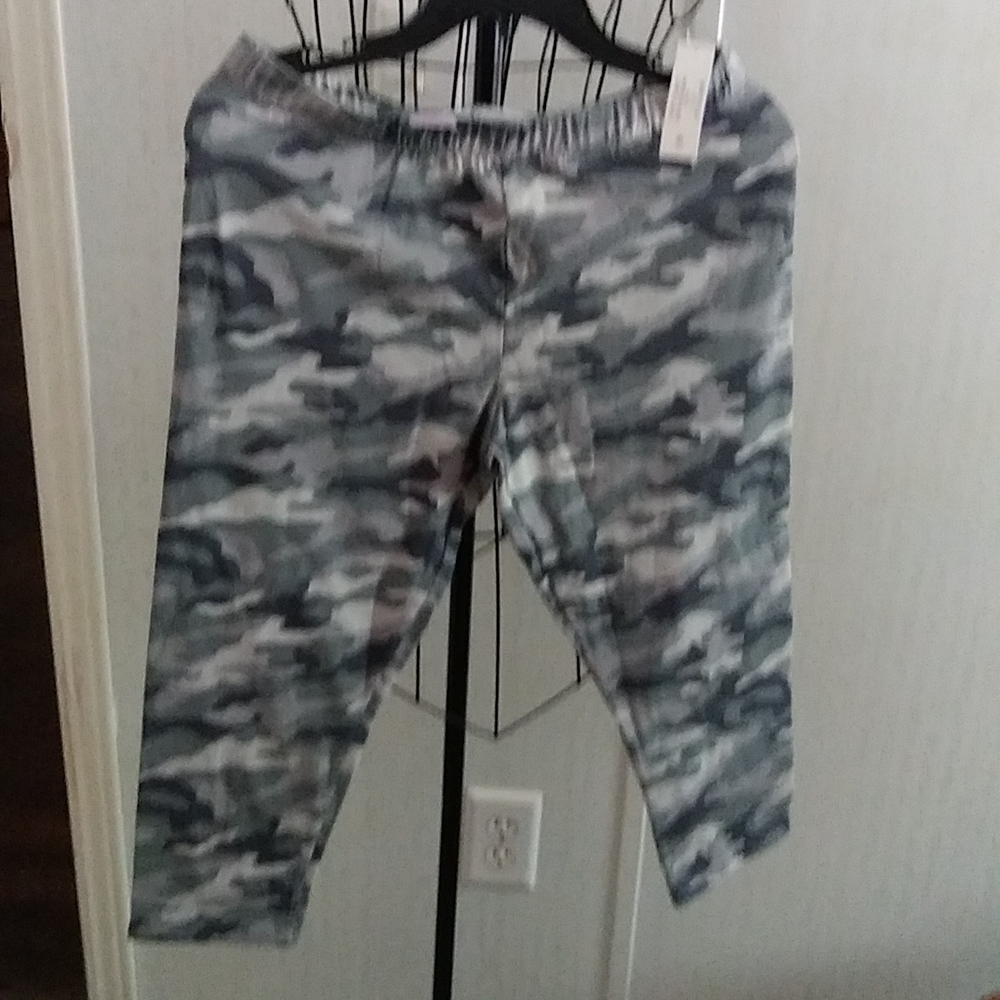 No Boundaries, junior size large new with tag capris